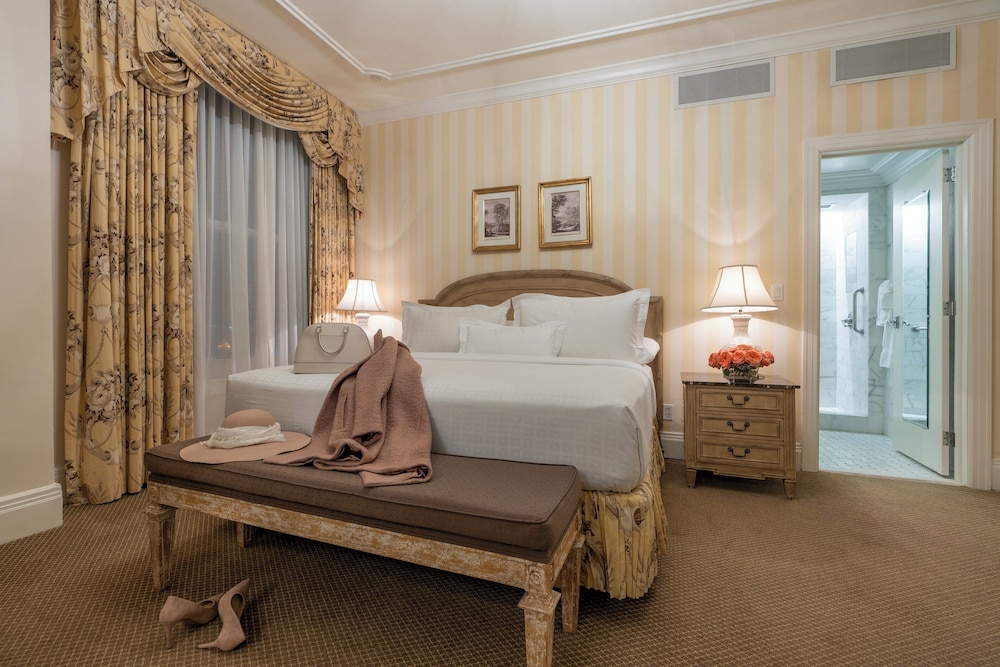 Hotel Monteleone, New Orleans — Hotel rooms in New Orleans, Louisiana