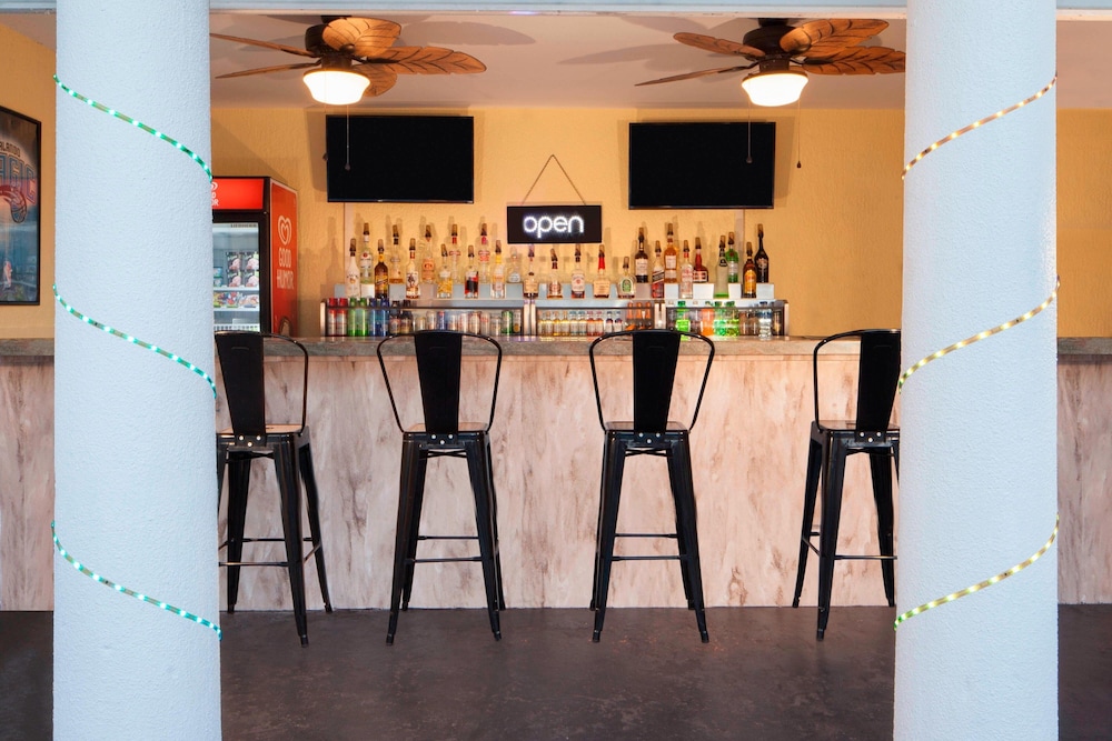 Residence Inn by Marriott Orlando Lake Buena Vista — Restaurant & bars in Orlando, Florida