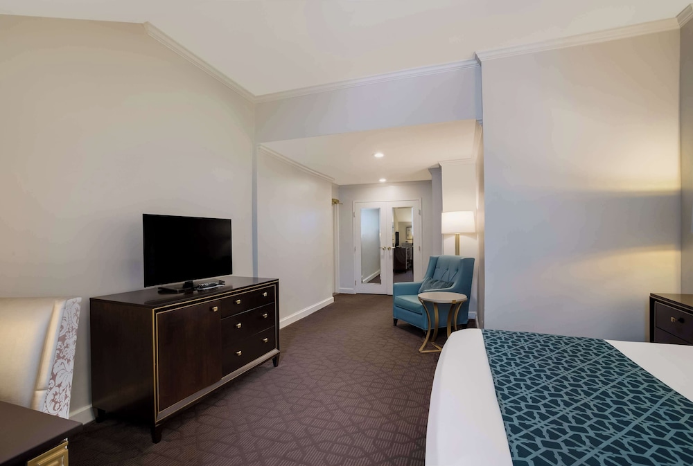 The Royal Sonesta New Orleans — Hotel rooms in New Orleans, Louisiana