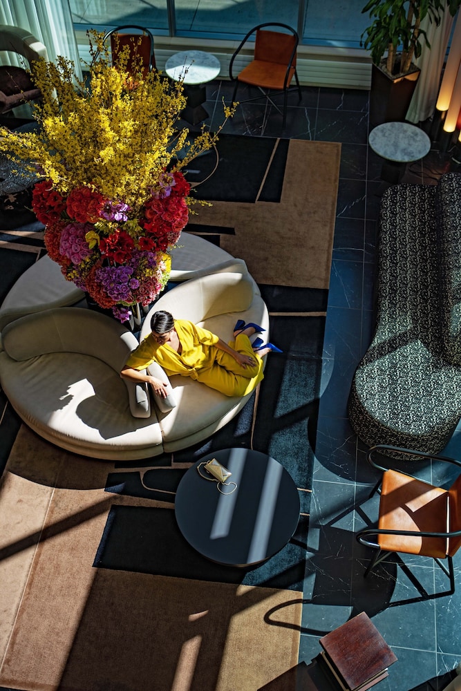 theWit Chicago, a Hilton Hotel — Restaurant & bars in Chicago, Illinois