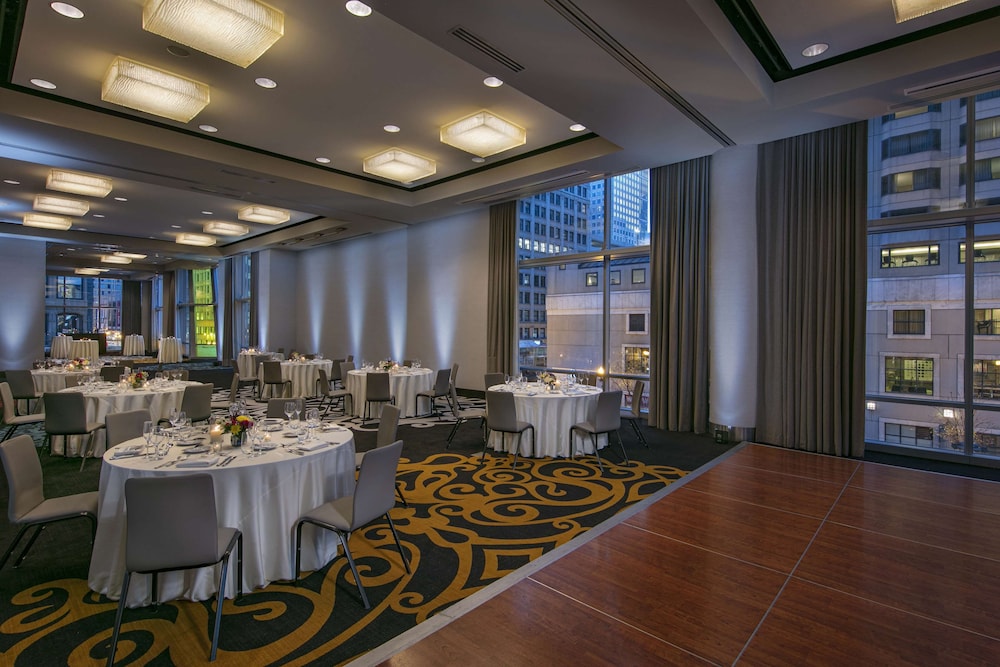 theWit Chicago, a Hilton Hotel — Restaurant & bars in Chicago, Illinois