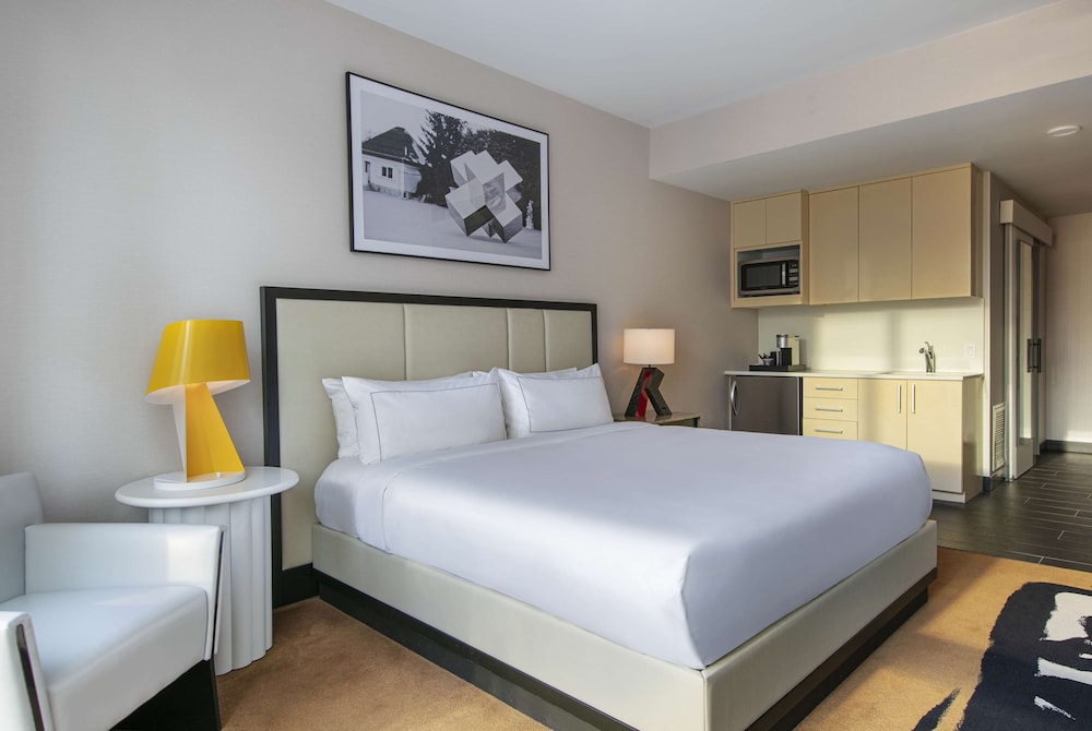 theWit Chicago, a Hilton Hotel — Hotel rooms in Chicago, Illinois