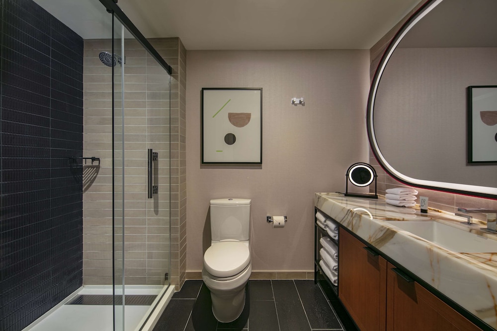 theWit Chicago, a Hilton Hotel — Hotel rooms in Chicago, Illinois