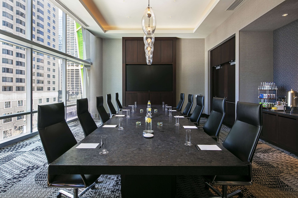 theWit Chicago, a Hilton Hotel — Hotel rooms in Chicago, Illinois