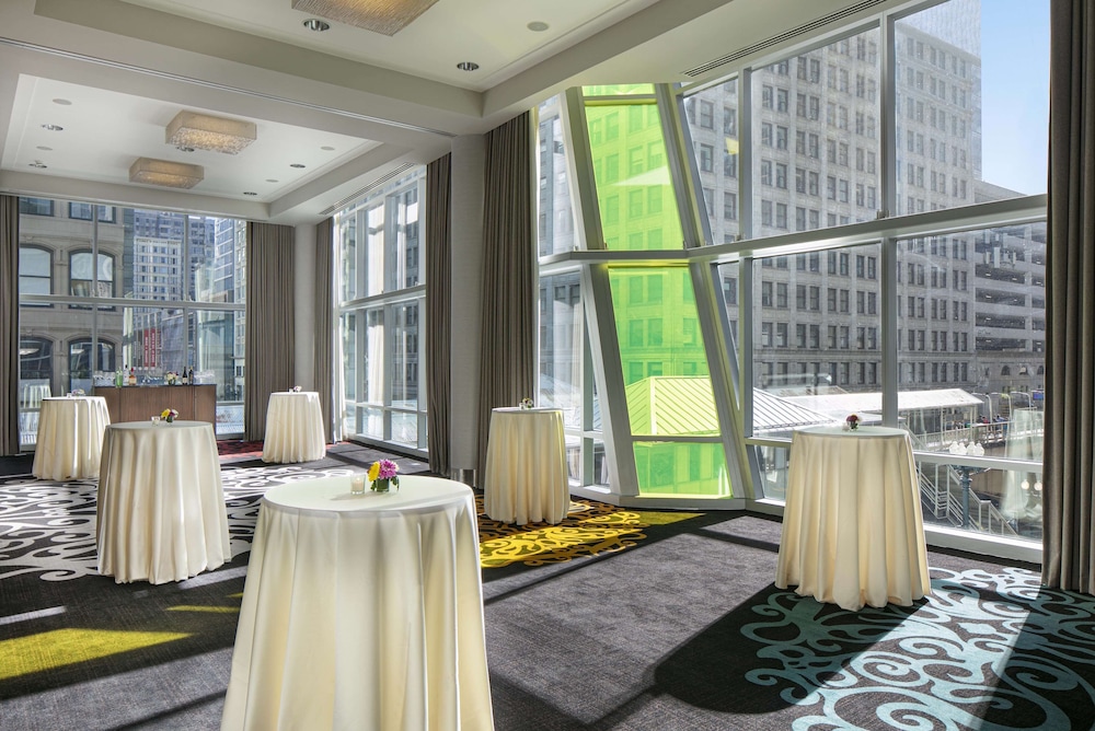 theWit Chicago, a Hilton Hotel — Restaurant & bars in Chicago, Illinois