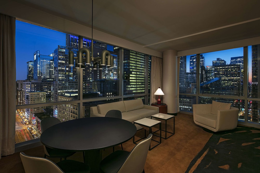 theWit Chicago, a Hilton Hotel — Hotel rooms in Chicago, Illinois