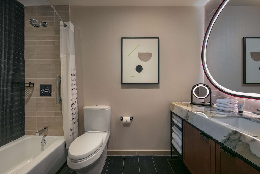 theWit Chicago, a Hilton Hotel — Hotel rooms in Chicago, Illinois