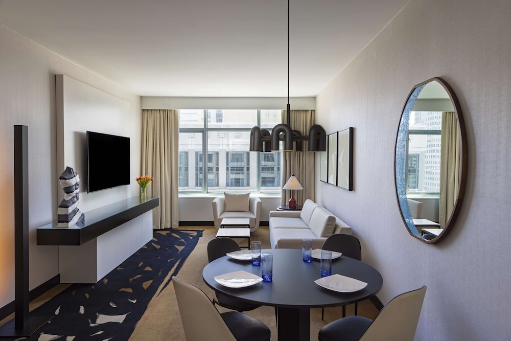 theWit Chicago, a Hilton Hotel — Hotel rooms in Chicago, Illinois