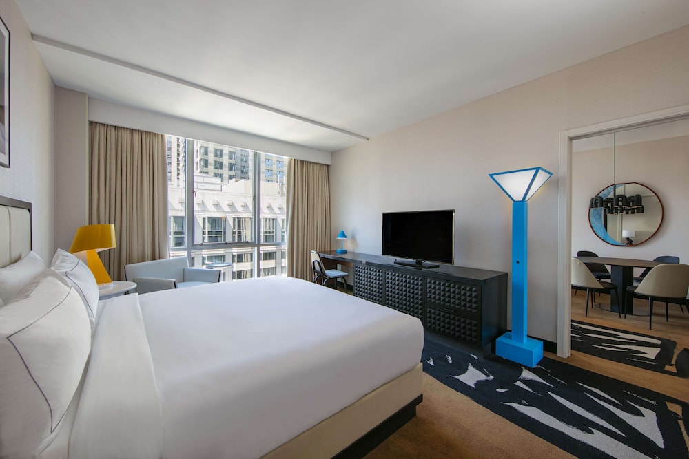 theWit Chicago, a Hilton Hotel — Hotel rooms in Chicago, Illinois