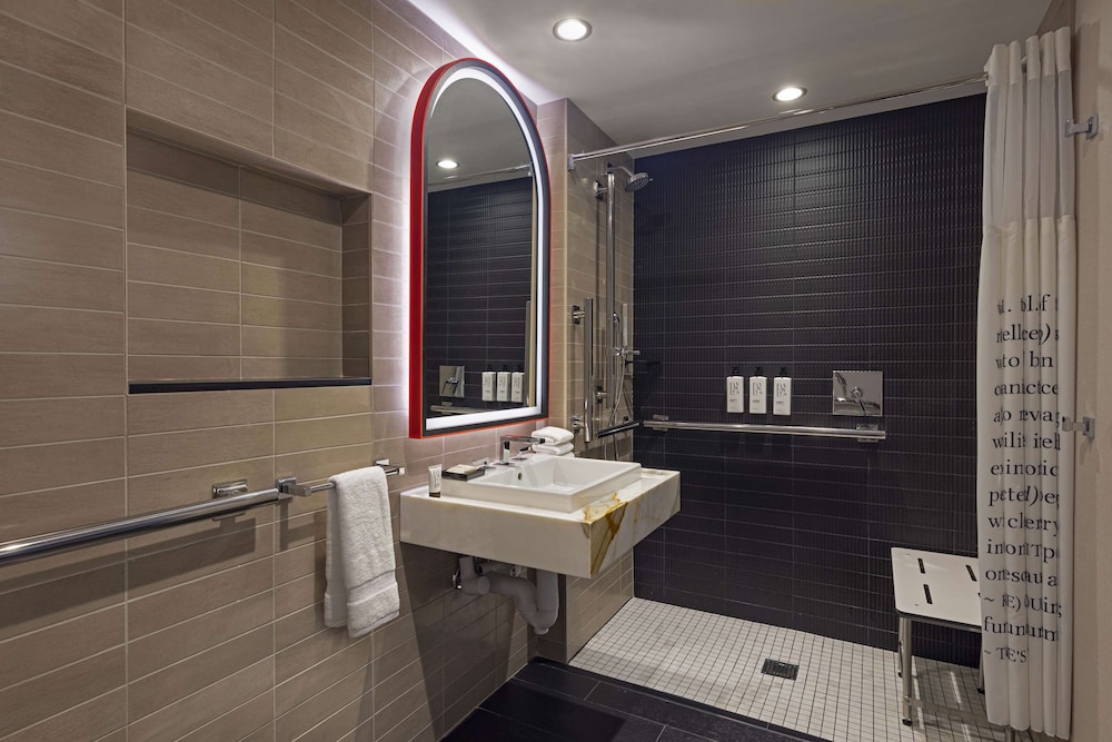 theWit Chicago, a Hilton Hotel — Hotel rooms in Chicago, Illinois