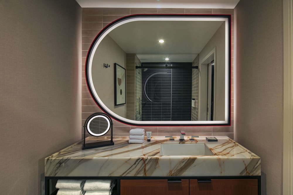 theWit Chicago, a Hilton Hotel — Hotel rooms in Chicago, Illinois