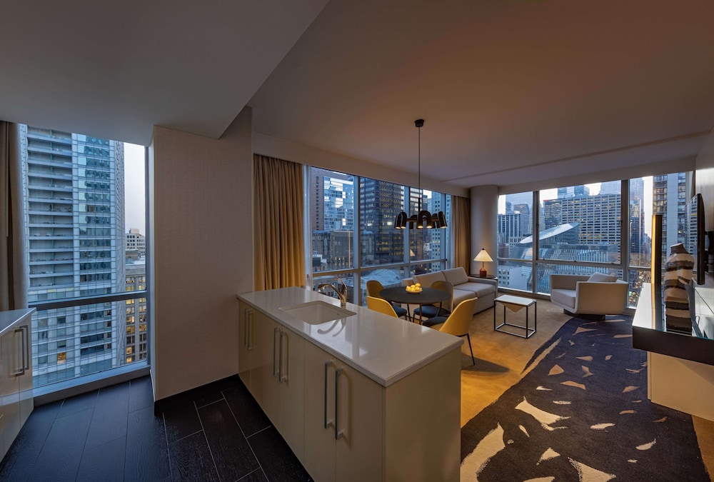 theWit Chicago, a Hilton Hotel — Hotel rooms in Chicago, Illinois