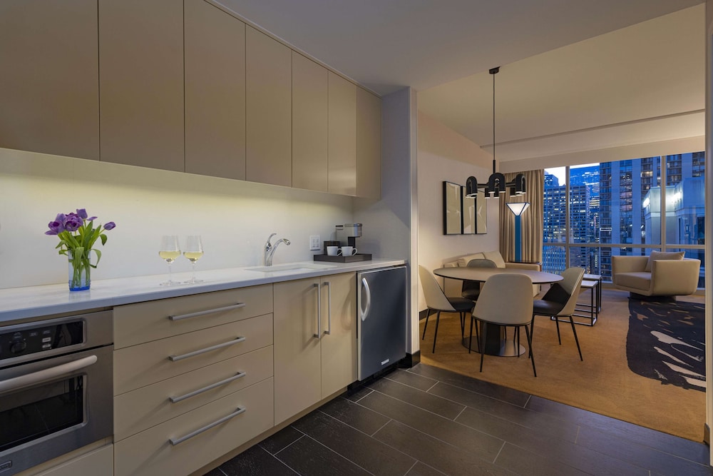 theWit Chicago, a Hilton Hotel — Hotel rooms in Chicago, Illinois