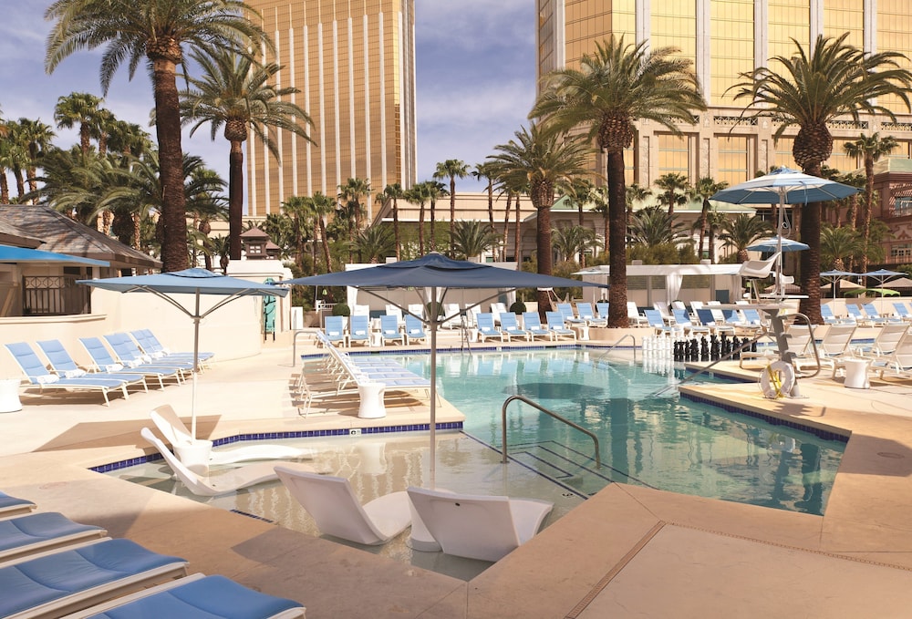 W Las Vegas — Swimming pool in Las Vegas, Nevada