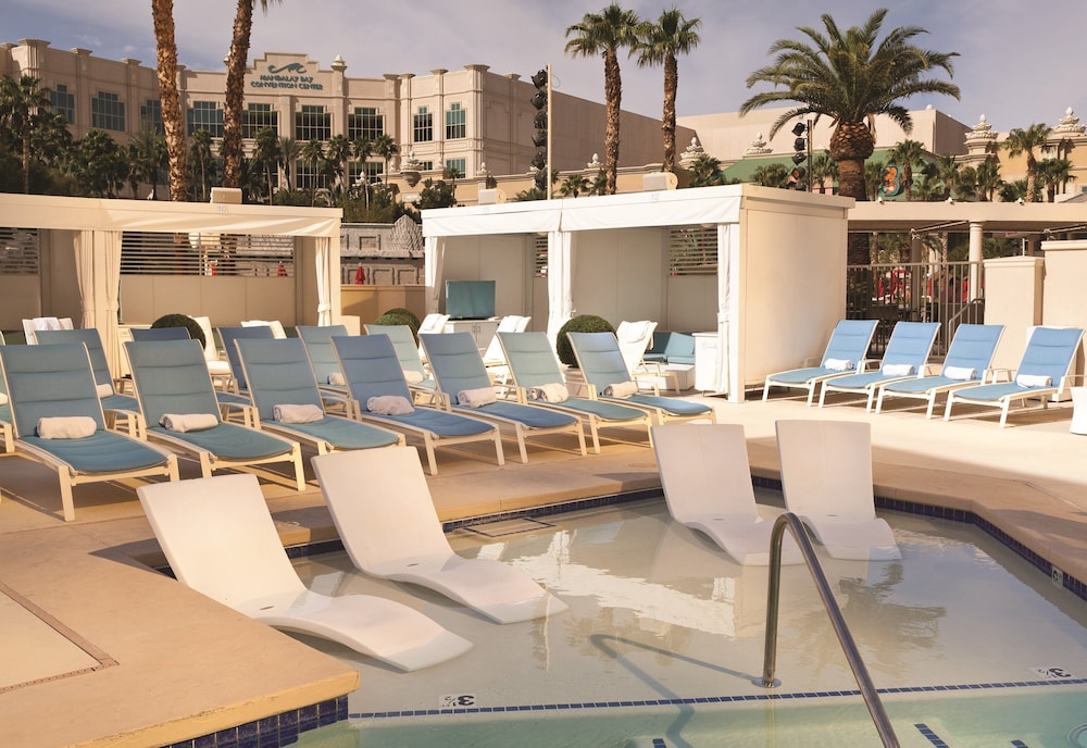 W Las Vegas — Swimming pool in Las Vegas, Nevada