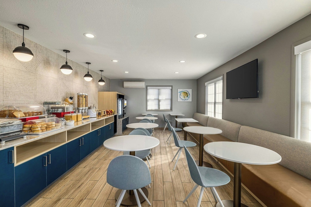 TownePlace Suites by Marriott Detroit Dearborn — Restaurant & bars in Dearborn, Michigan