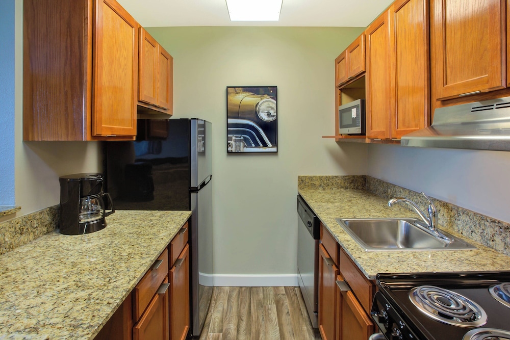 TownePlace Suites by Marriott Detroit Dearborn — Hotel rooms in Dearborn, Michigan