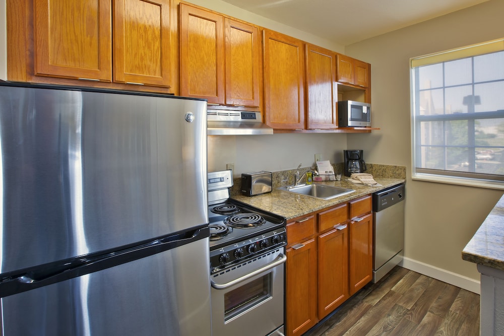 TownePlace Suites by Marriott Detroit Dearborn — Hotel rooms in Dearborn, Michigan