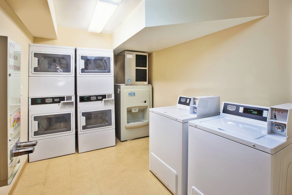 TownePlace Suites by Marriott Detroit Dearborn — Hotel building in Dearborn, Michigan