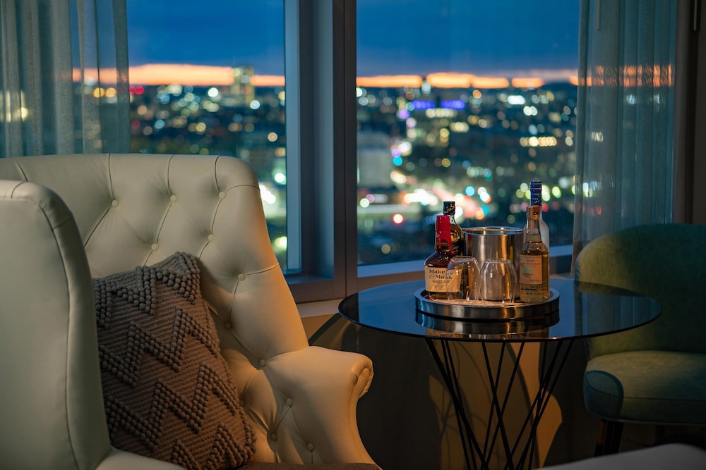 W Boston, a Marriott Hotel — Hotel rooms in Boston, Massachusetts