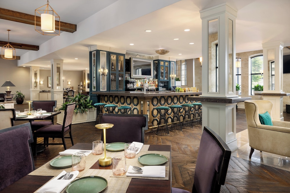 The Riverfront Hotel New Orleans — Restaurant & bars in New Orleans, Louisiana