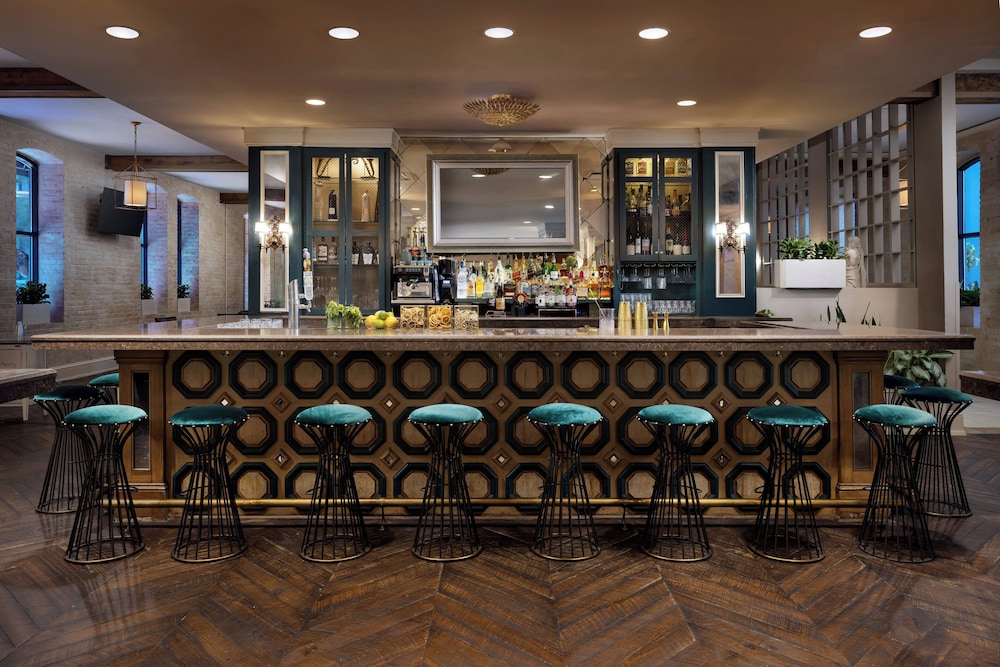 The Riverfront Hotel New Orleans — Restaurant & bars in New Orleans, Louisiana