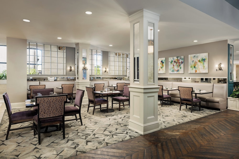 The Riverfront Hotel New Orleans — Restaurant & bars in New Orleans, Louisiana