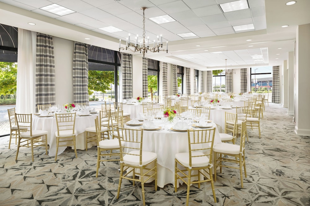 The Riverfront Hotel New Orleans — Restaurant & bars in New Orleans, Louisiana