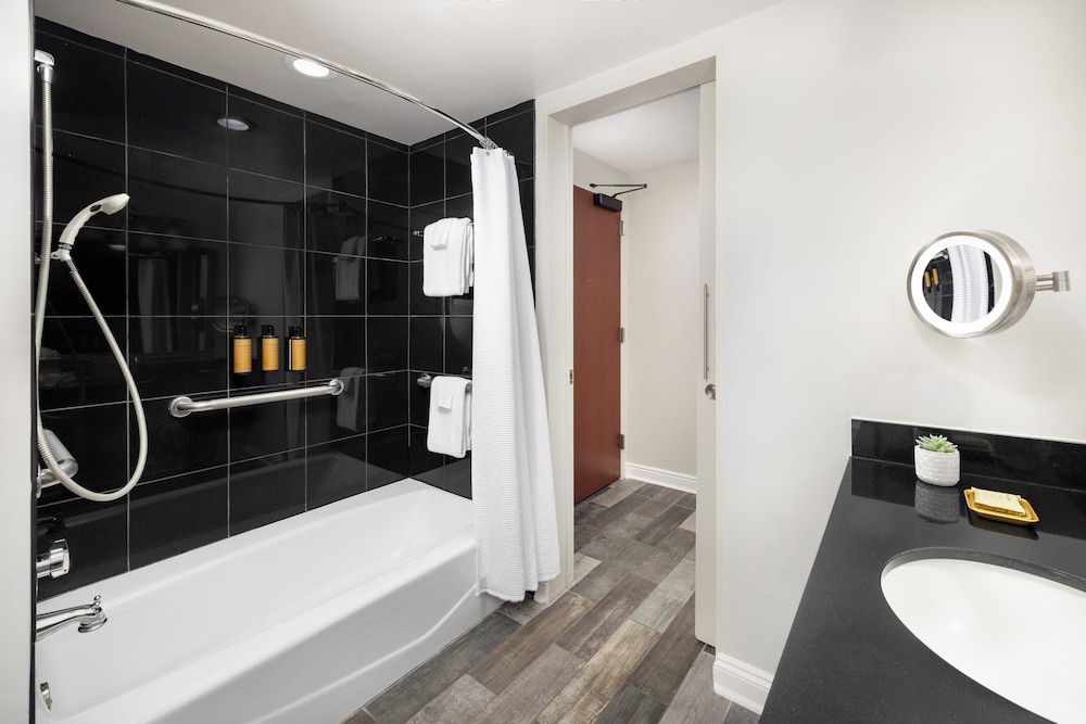 The Riverfront Hotel New Orleans — Hotel rooms in New Orleans, Louisiana