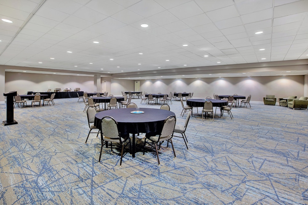 Holiday Inn Express Nashville Downtown - Broadway by IHG — Restaurant & bars in Nashville, Tennessee