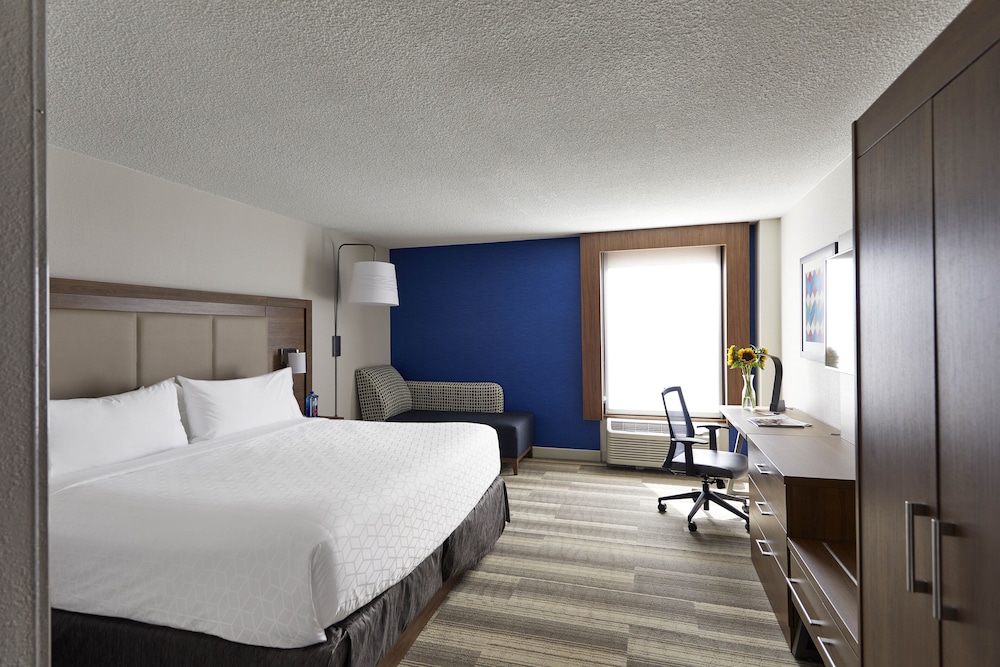 Holiday Inn Express Nashville Downtown - Broadway by IHG — Hotel rooms in Nashville, Tennessee