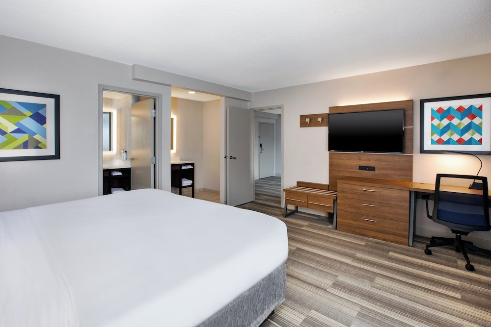 Holiday Inn Express Nashville Downtown - Broadway by IHG — Hotel rooms in Nashville, Tennessee