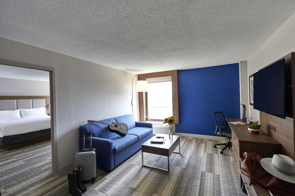 Holiday Inn Express Nashville Downtown - Broadway by IHG — Hotel rooms in Nashville, Tennessee