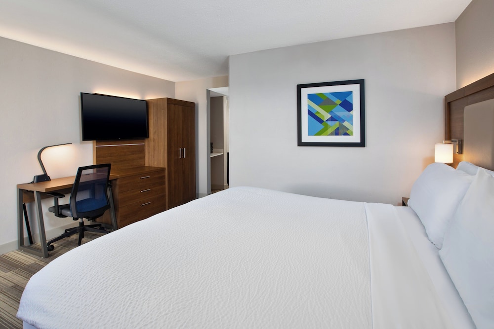 Holiday Inn Express Nashville Downtown - Broadway by IHG — Hotel rooms in Nashville, Tennessee