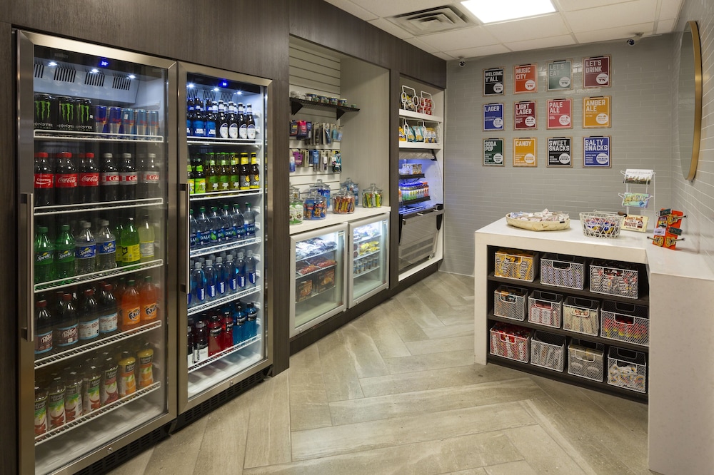 Holiday Inn Express Nashville Downtown - Broadway by IHG — Restaurant & bars in Nashville, Tennessee