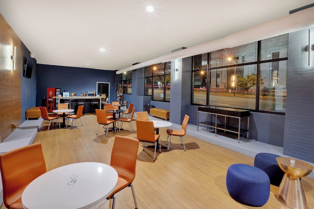 Holiday Inn Express Nashville Downtown - Broadway by IHG — Restaurant & bars in Nashville, Tennessee