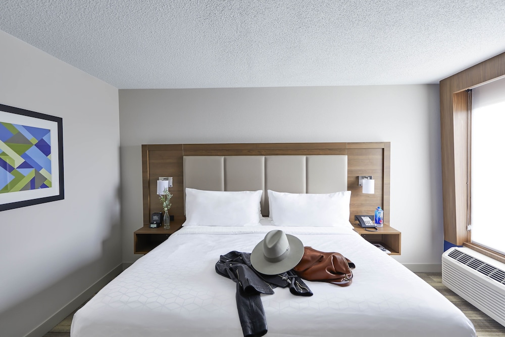 Holiday Inn Express Nashville Downtown - Broadway by IHG — Hotel rooms in Nashville, Tennessee