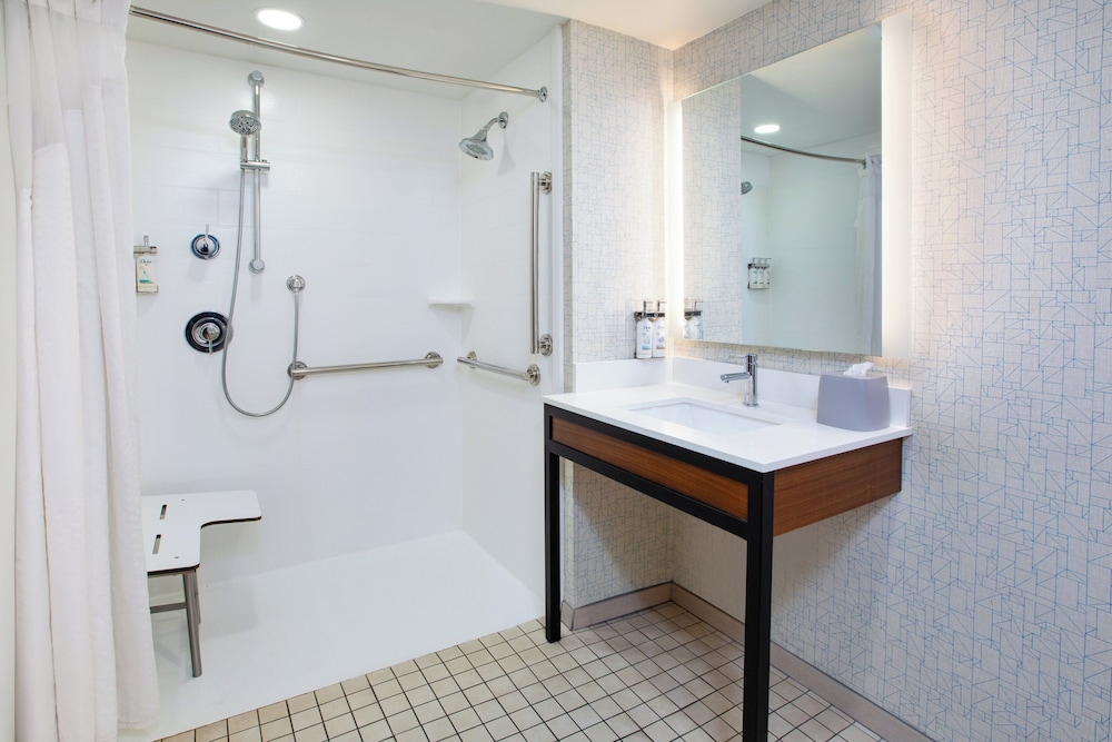 Holiday Inn Express Nashville Downtown - Broadway by IHG — Hotel rooms in Nashville, Tennessee