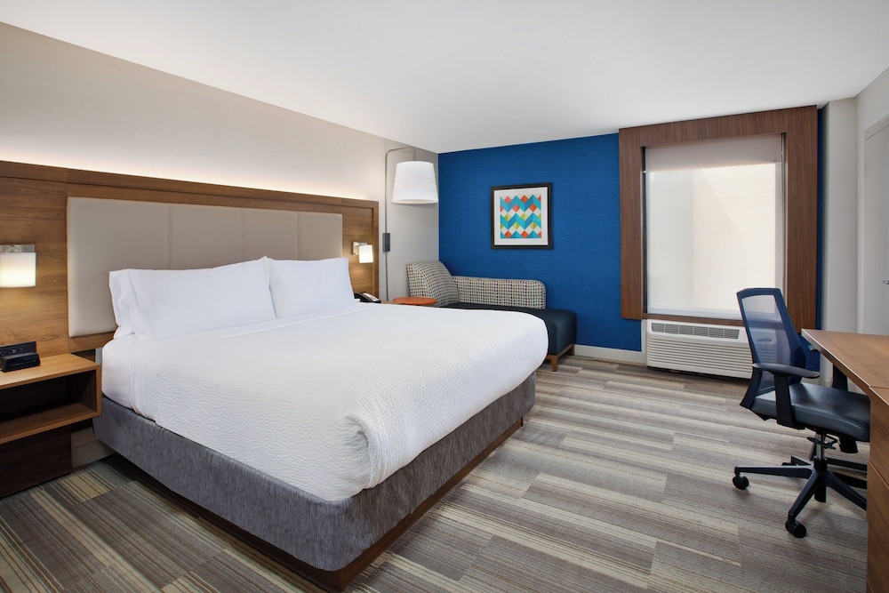 Holiday Inn Express Nashville Downtown - Broadway by IHG — Hotel rooms in Nashville, Tennessee