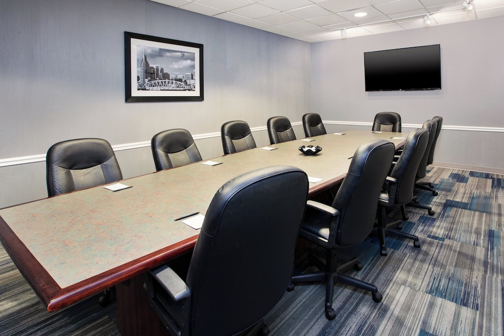 Holiday Inn Express Nashville Downtown - Broadway by IHG — Hotel building in Nashville, Tennessee