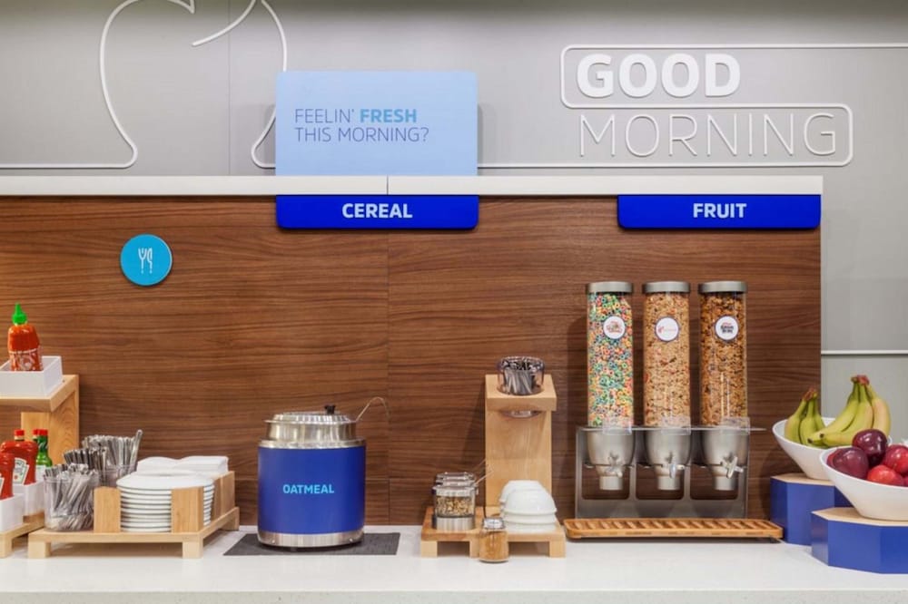 Holiday Inn Express Nashville Downtown - Broadway by IHG — Restaurant & bars in Nashville, Tennessee