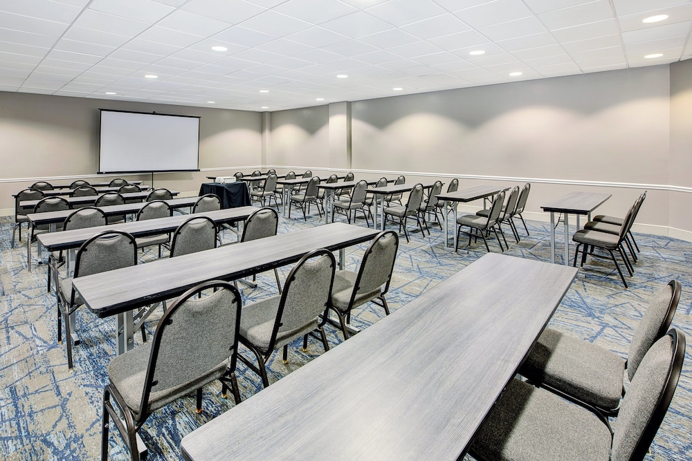 Holiday Inn Express Nashville Downtown - Broadway by IHG — Hotel building in Nashville, Tennessee