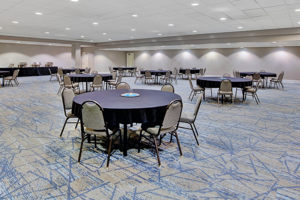 Holiday Inn Express Nashville Downtown - Broadway by IHG — Restaurant & bars in Nashville, Tennessee