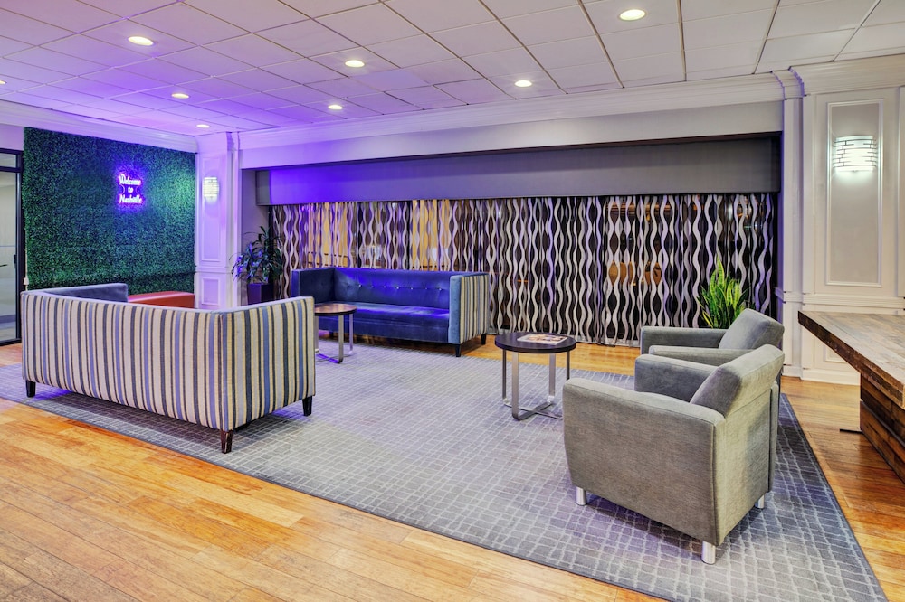 Holiday Inn Express Nashville Downtown - Broadway by IHG — Hotel building in Nashville, Tennessee