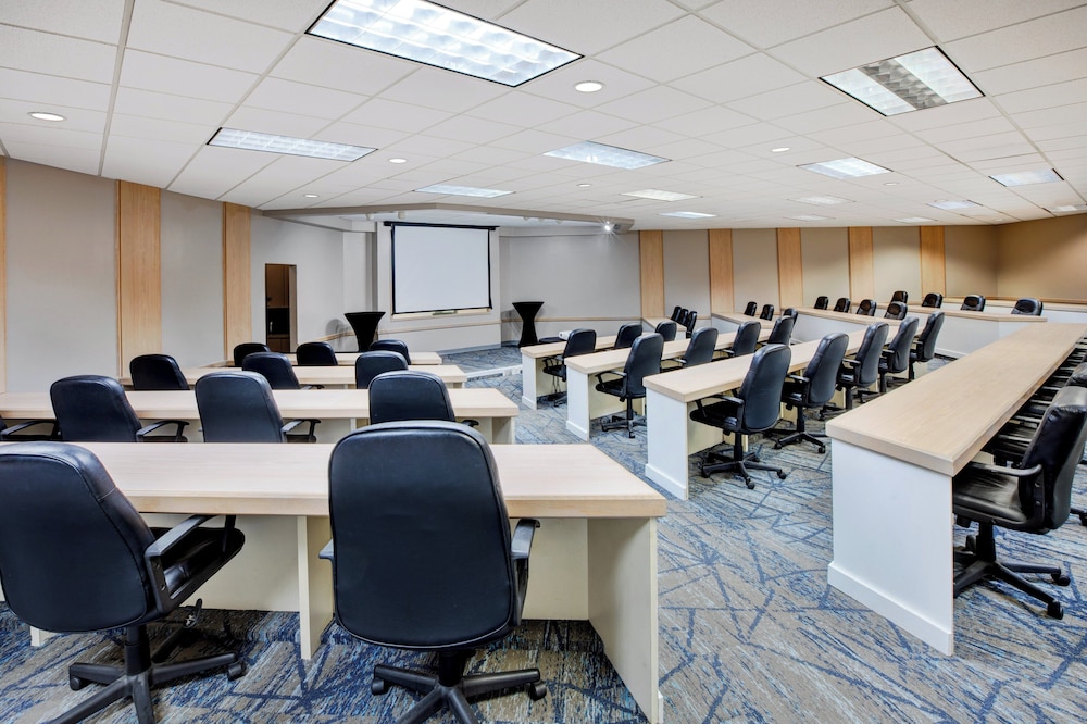 Holiday Inn Express Nashville Downtown - Broadway by IHG — Hotel building in Nashville, Tennessee