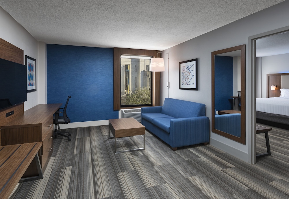 Holiday Inn Express Nashville Downtown - Broadway by IHG — Hotel rooms in Nashville, Tennessee