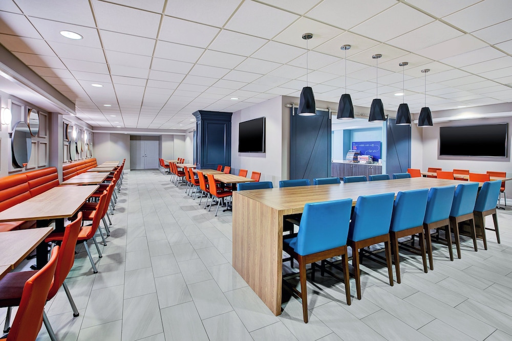 Holiday Inn Express Nashville Downtown - Broadway by IHG — Restaurant & bars in Nashville, Tennessee