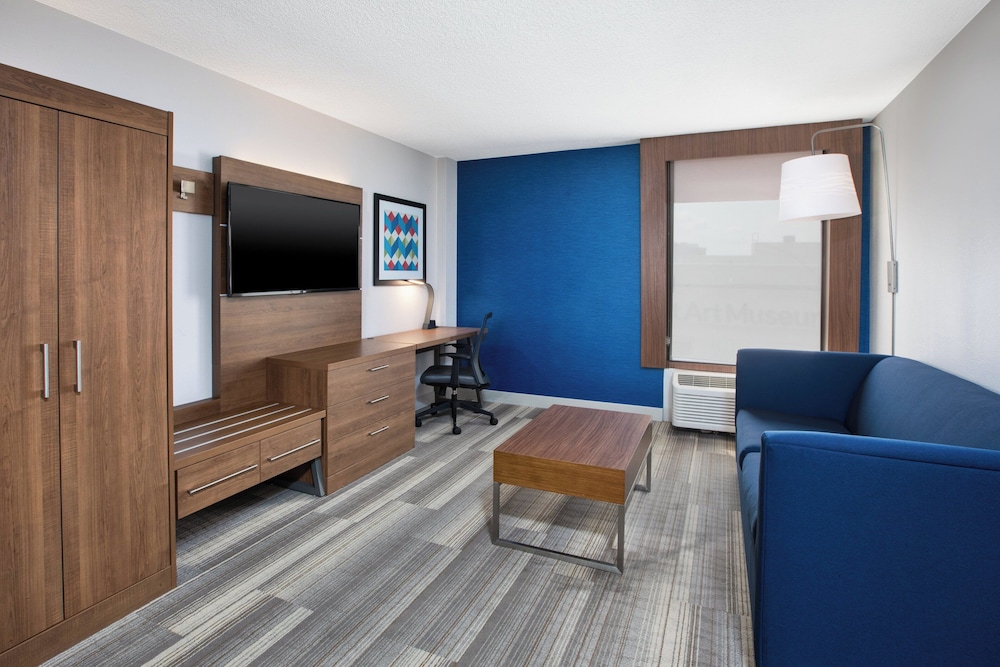 Holiday Inn Express Nashville Downtown - Broadway by IHG — Hotel rooms in Nashville, Tennessee