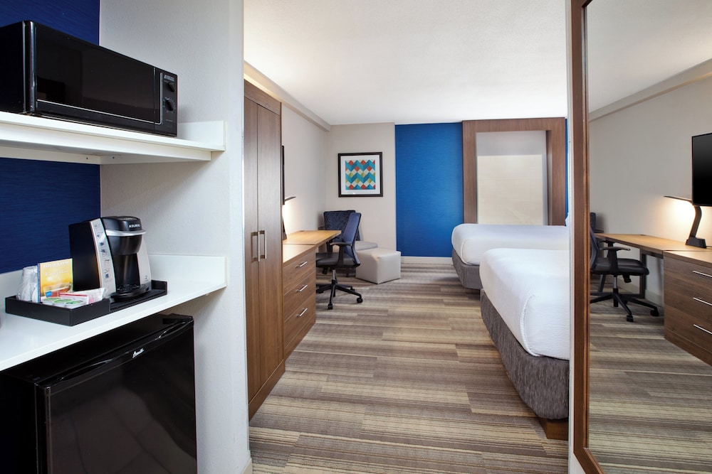 Holiday Inn Express Nashville Downtown - Broadway by IHG — Hotel rooms in Nashville, Tennessee