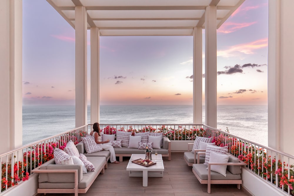 Four Seasons Resort Oahu at Ko Olina — Hotel building in Waianae, Hawaii